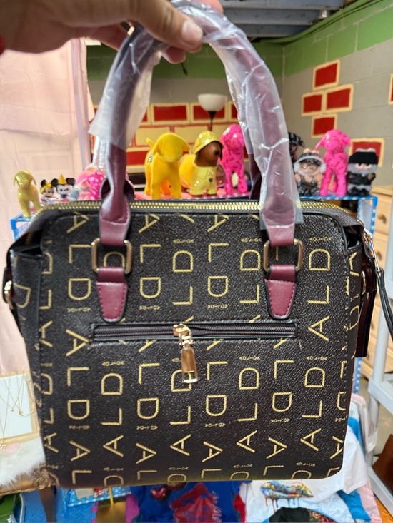 Jewelry - GIVEAWAY UNBRANDED SMALL HAND BAG